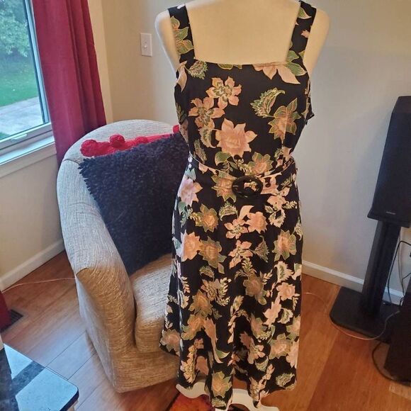 Who What Wear Dresses & Skirts - NWT Who What Wear. Black, Floral, Belted Dress Size Large